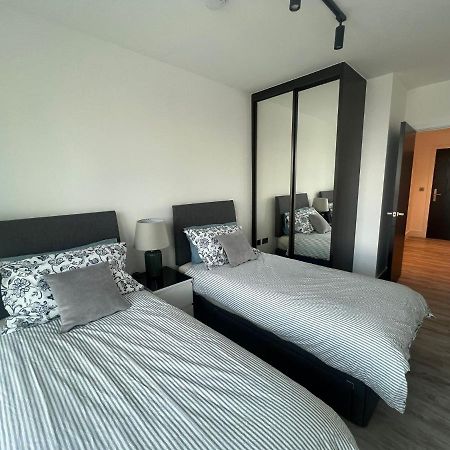 One West Point , Icon Tower Apartment Londra Exterior foto
