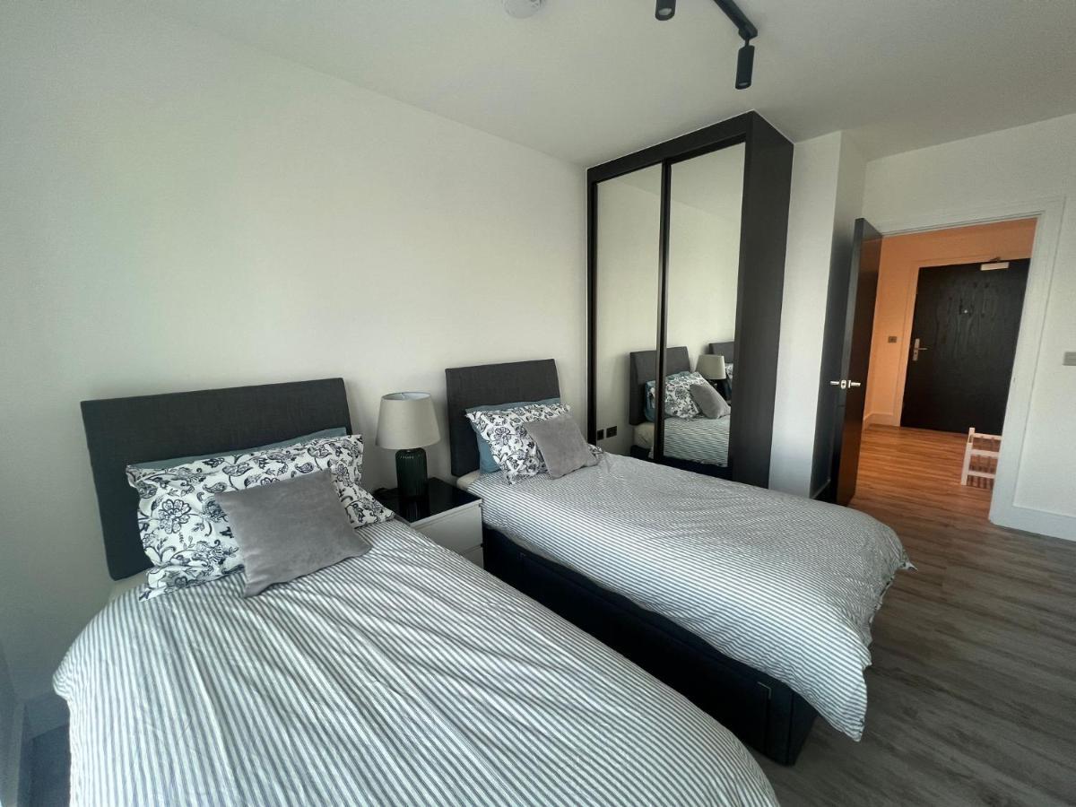 One West Point , Icon Tower Apartment Londra Exterior foto